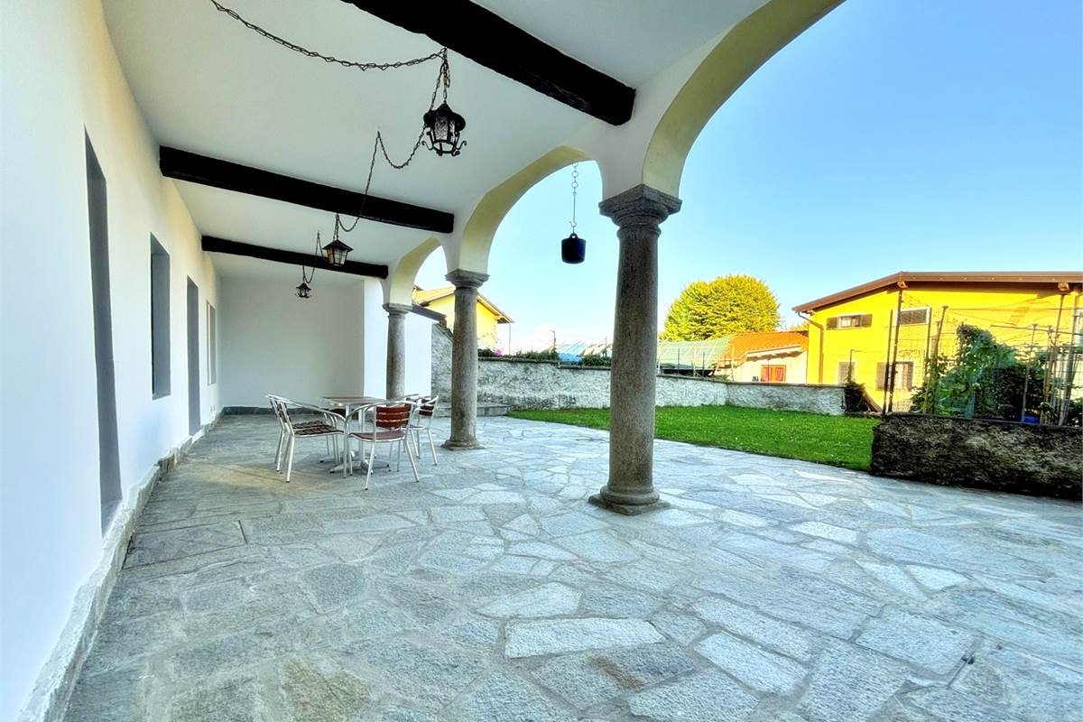 Porzione di Casa Indipendente a Cadegliano Viconago con 2 appartamenti