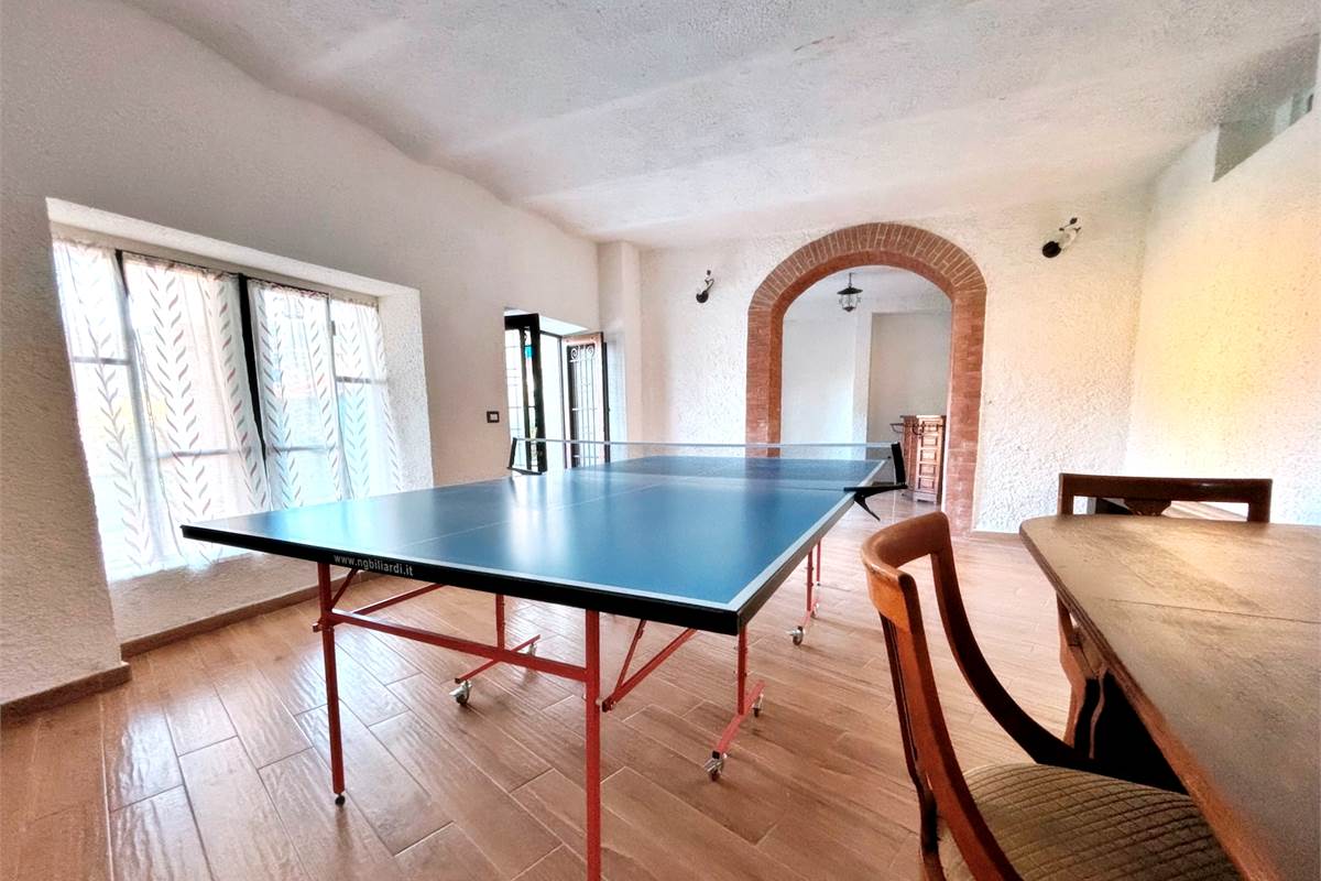 Porzione di Casa Indipendente a Cadegliano Viconago con 2 appartamenti