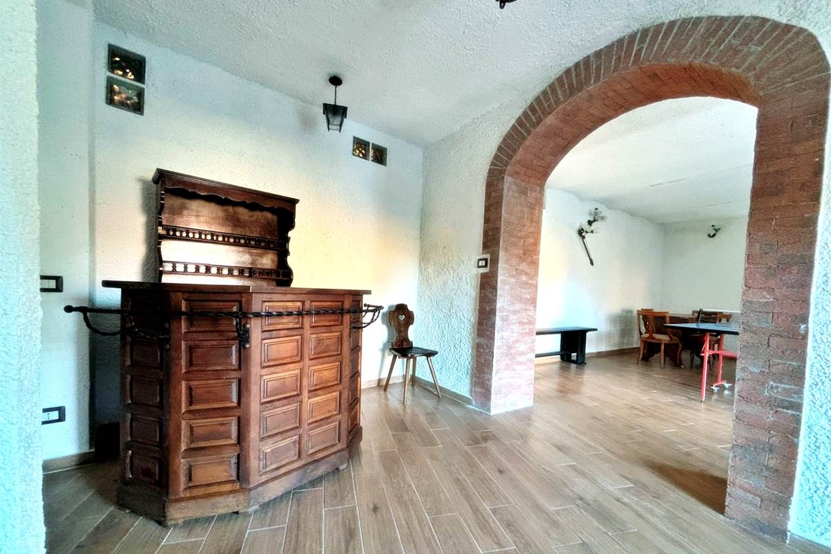Porzione di Casa Indipendente a Cadegliano Viconago con 2 appartamenti