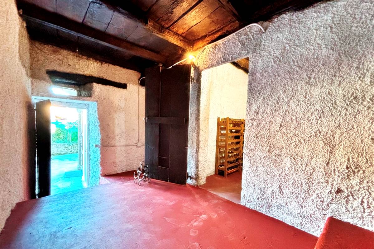Porzione di Casa Indipendente a Cadegliano Viconago con 2 appartamenti