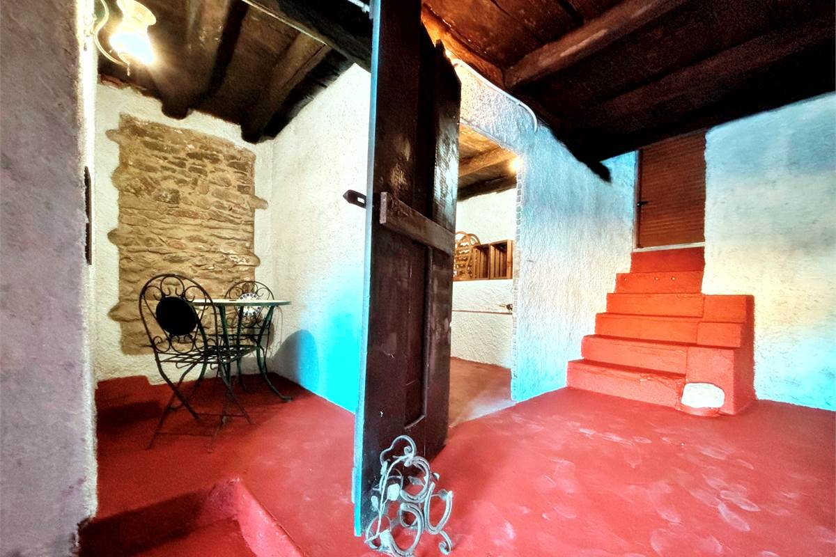 Porzione di Casa Indipendente a Cadegliano Viconago con 2 appartamenti