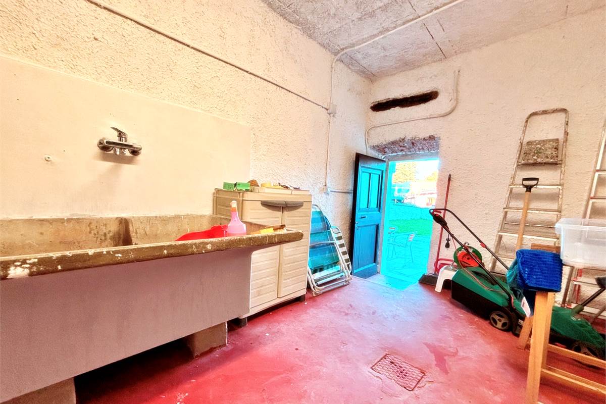 Porzione di Casa Indipendente a Cadegliano Viconago con 2 appartamenti