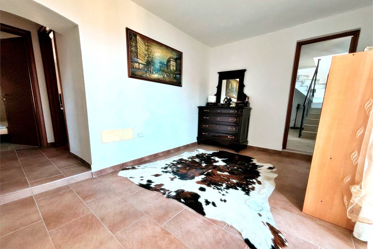 Porzione di Casa Indipendente a Cadegliano Viconago con 2 appartamenti