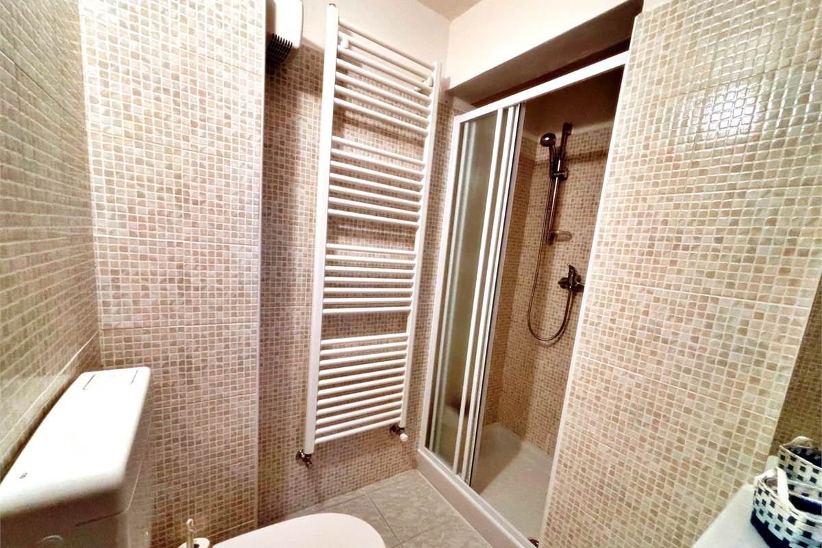 Porzione di Casa Indipendente a Cadegliano Viconago con 2 appartamenti