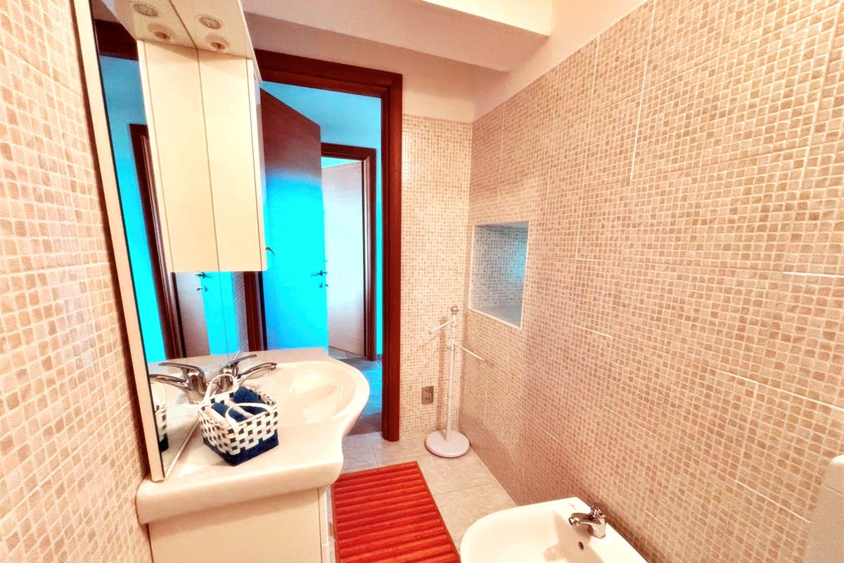 Porzione di Casa Indipendente a Cadegliano Viconago con 2 appartamenti