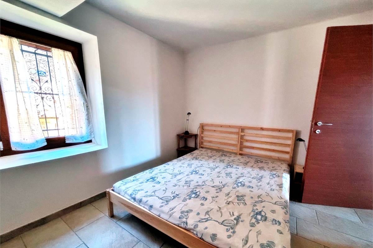 Porzione di Casa Indipendente a Cadegliano Viconago con 2 appartamenti