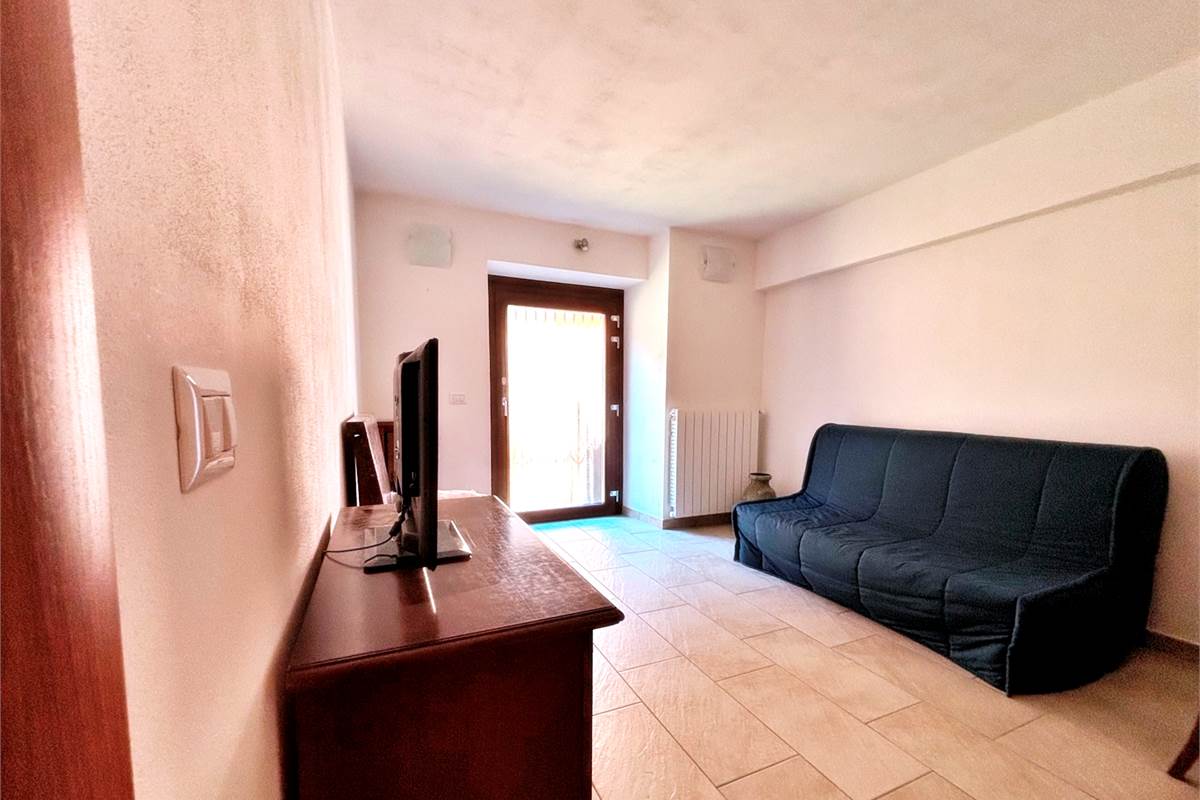 Porzione di Casa Indipendente a Cadegliano Viconago con 2 appartamenti
