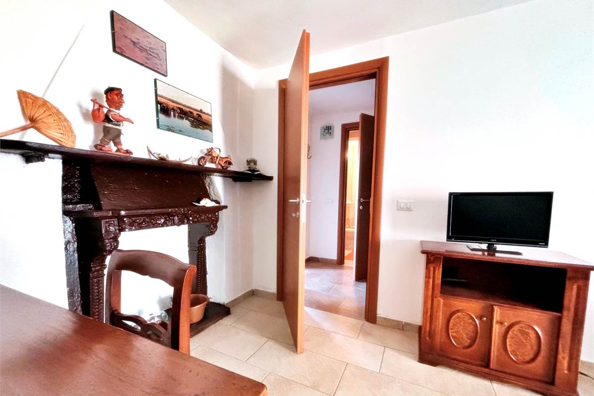 Porzione di Casa Indipendente a Cadegliano Viconago con 2 appartamenti