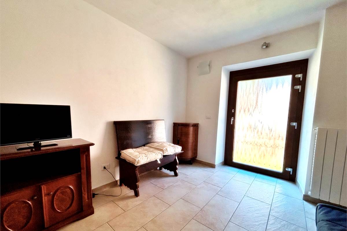 Porzione di Casa Indipendente a Cadegliano Viconago con 2 appartamenti