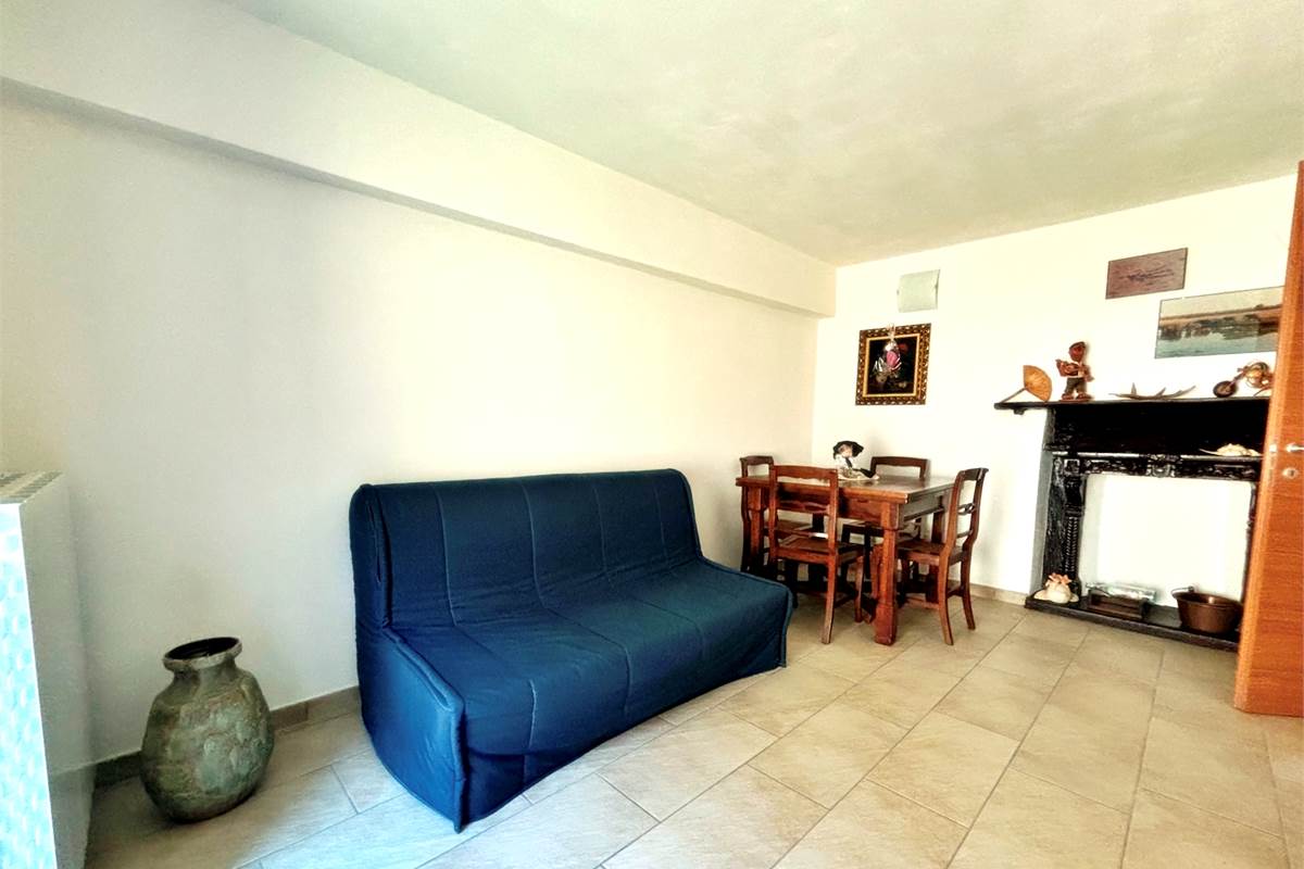 Porzione di Casa Indipendente a Cadegliano Viconago con 2 appartamenti