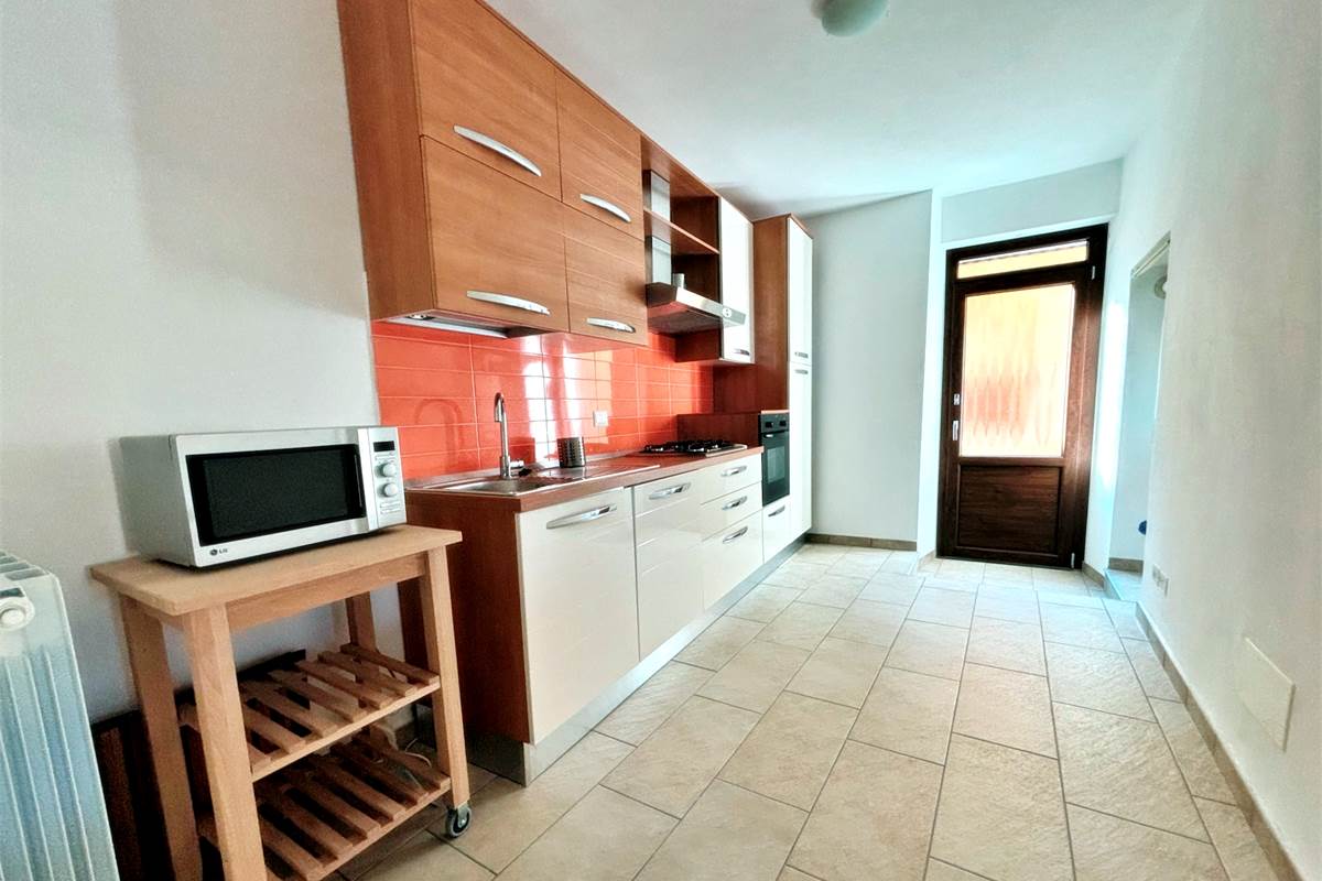Porzione di Casa Indipendente a Cadegliano Viconago con 2 appartamenti