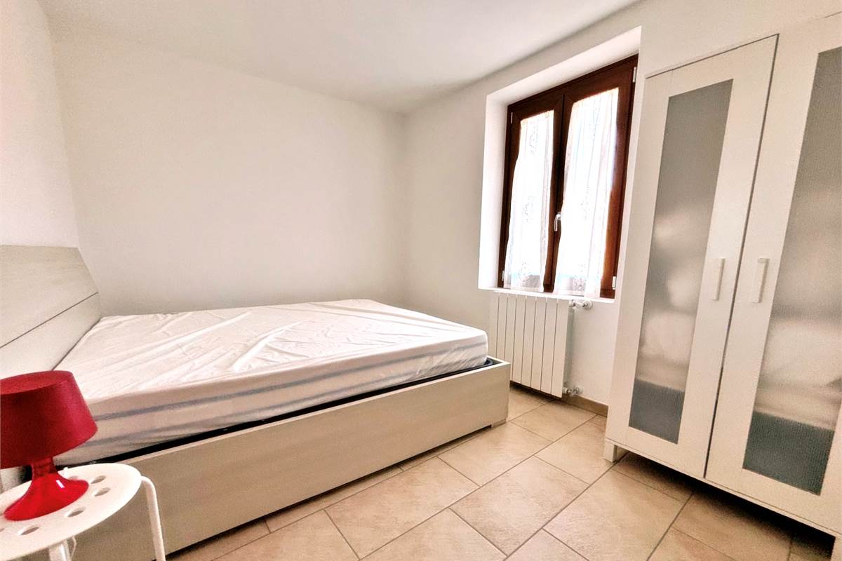 Porzione di Casa Indipendente a Cadegliano Viconago con 2 appartamenti