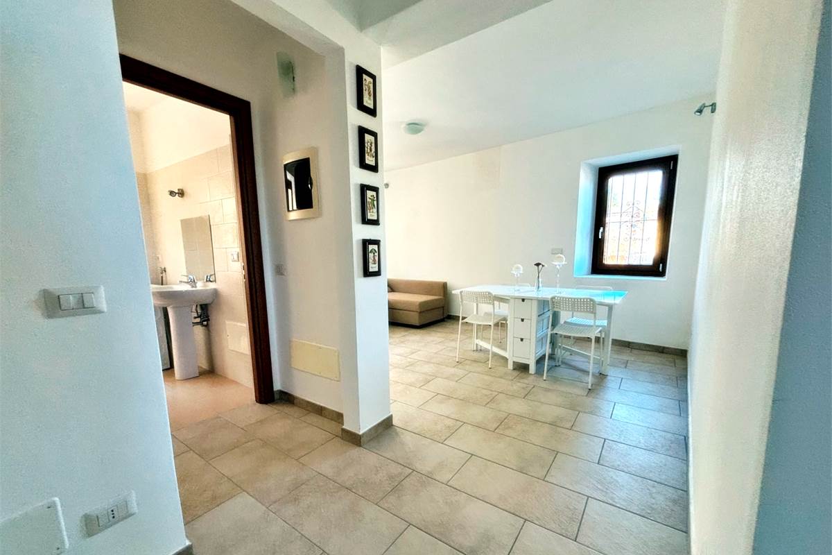 Porzione di Casa Indipendente a Cadegliano Viconago con 2 appartamenti
