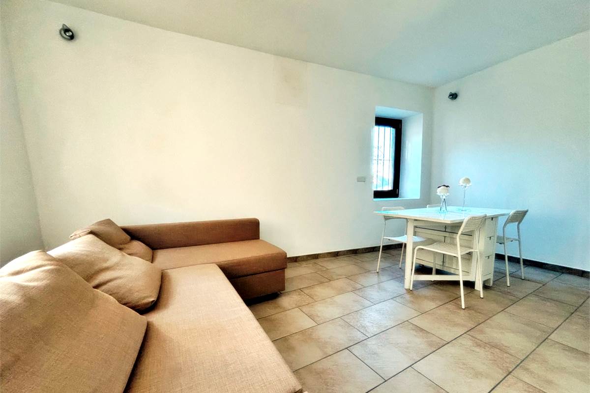 Porzione di Casa Indipendente a Cadegliano Viconago con 2 appartamenti