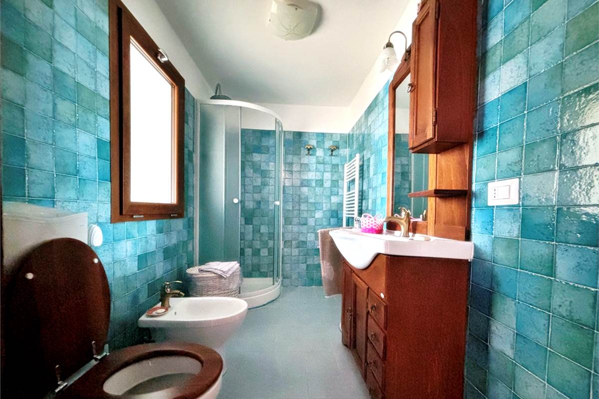 Porzione di Casa Indipendente a Cadegliano Viconago con 2 appartamenti
