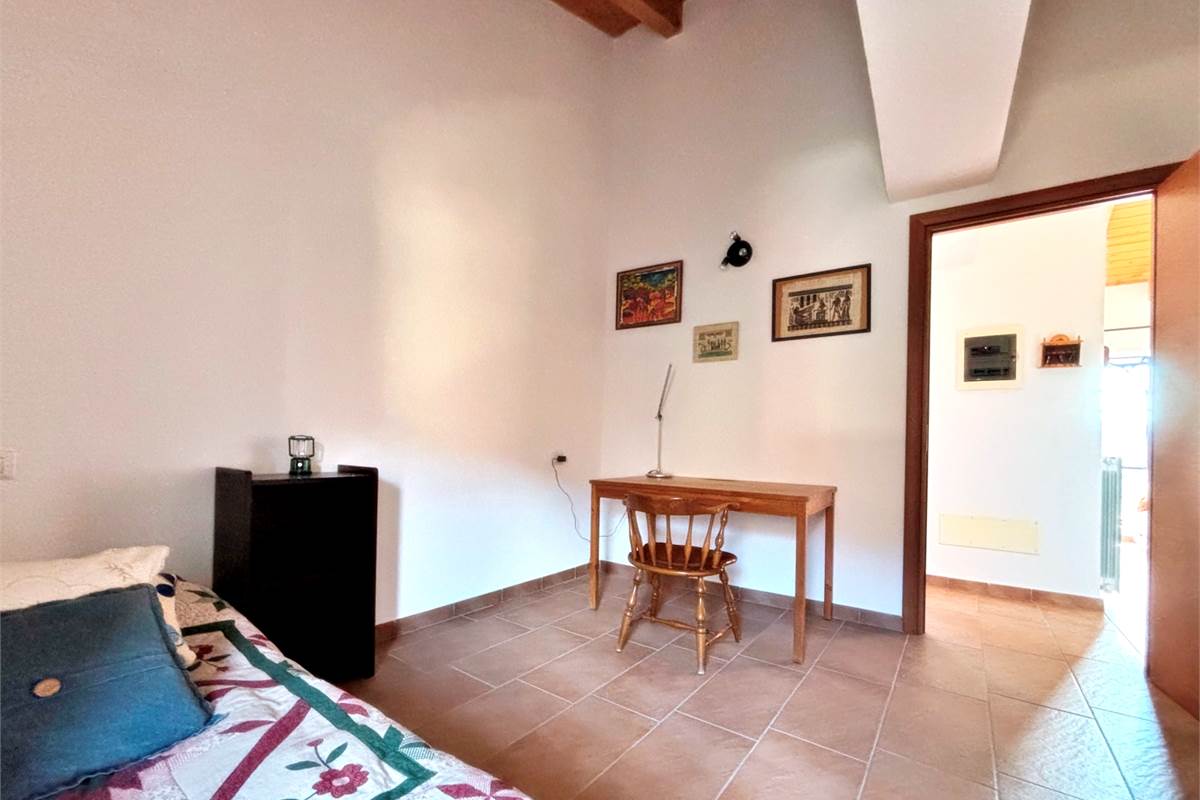 Porzione di Casa Indipendente a Cadegliano Viconago con 2 appartamenti
