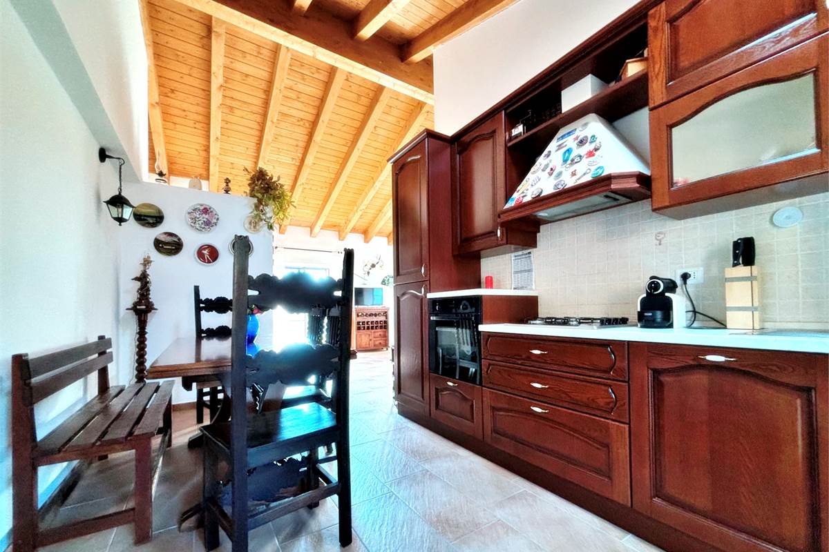 Porzione di Casa Indipendente a Cadegliano Viconago con 2 appartamenti