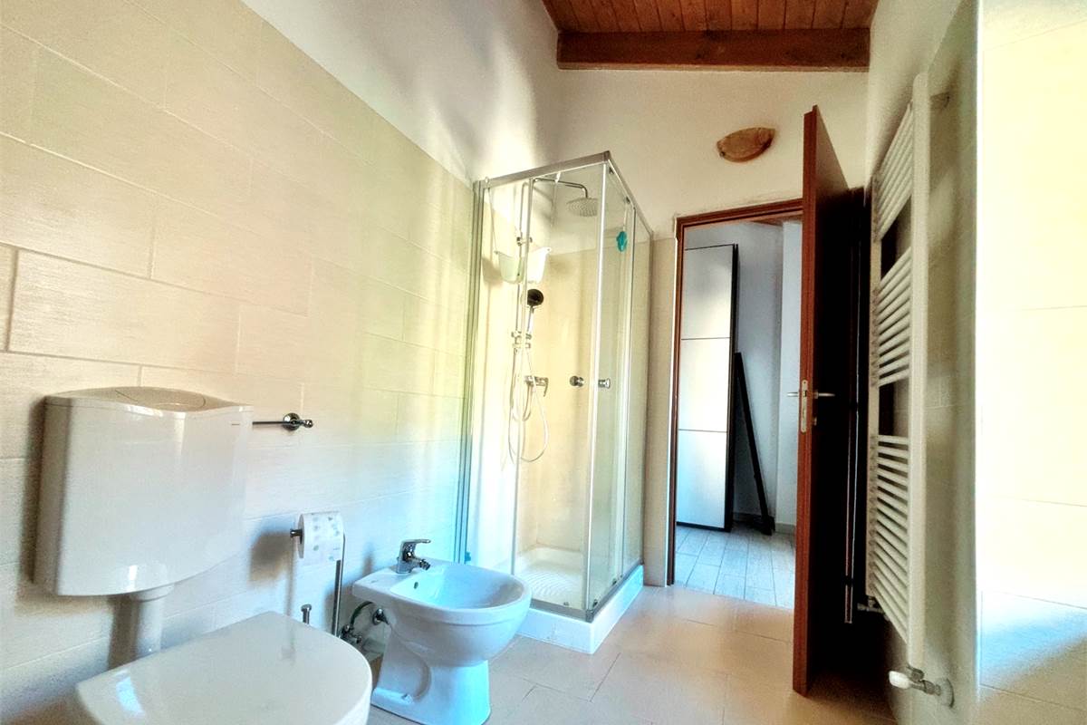 Porzione di Casa Indipendente a Cadegliano Viconago con 2 appartamenti