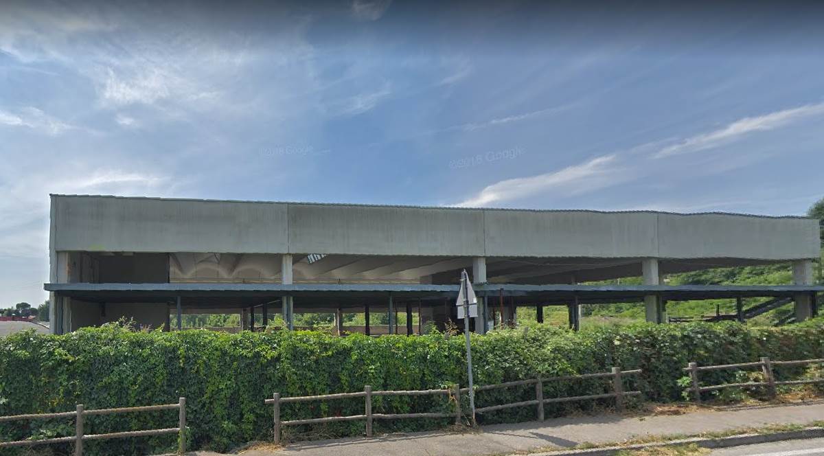 Complesso commerciale in posizione strategica