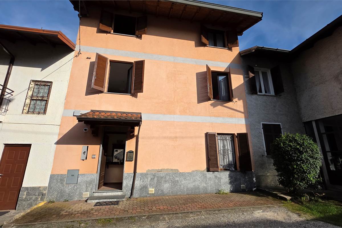 Villa a schiera a Dormelletto 