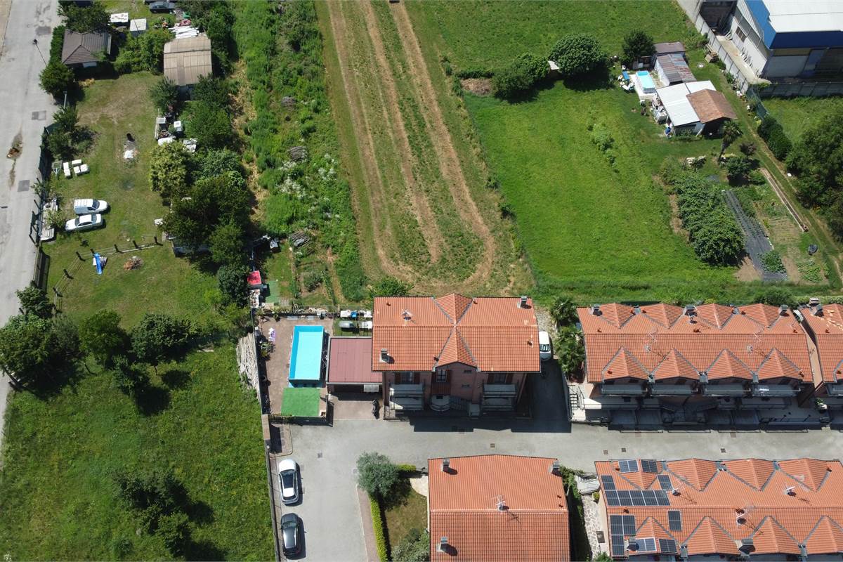 Villa Singola a Lonate Ceppino - Una Soluzione Abitativa Ideale per Famiglie Numerose