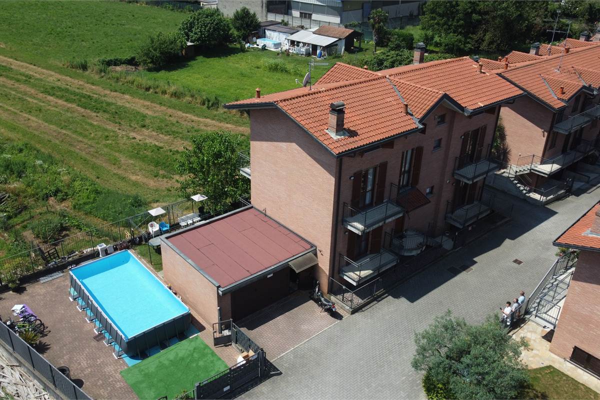 Villa Singola a Lonate Ceppino - Una Soluzione Abitativa Ideale per Famiglie Numerose