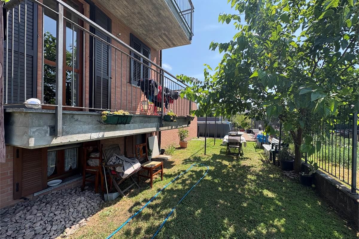 Villa Singola a Lonate Ceppino - Una Soluzione Abitativa Ideale per Famiglie Numerose
