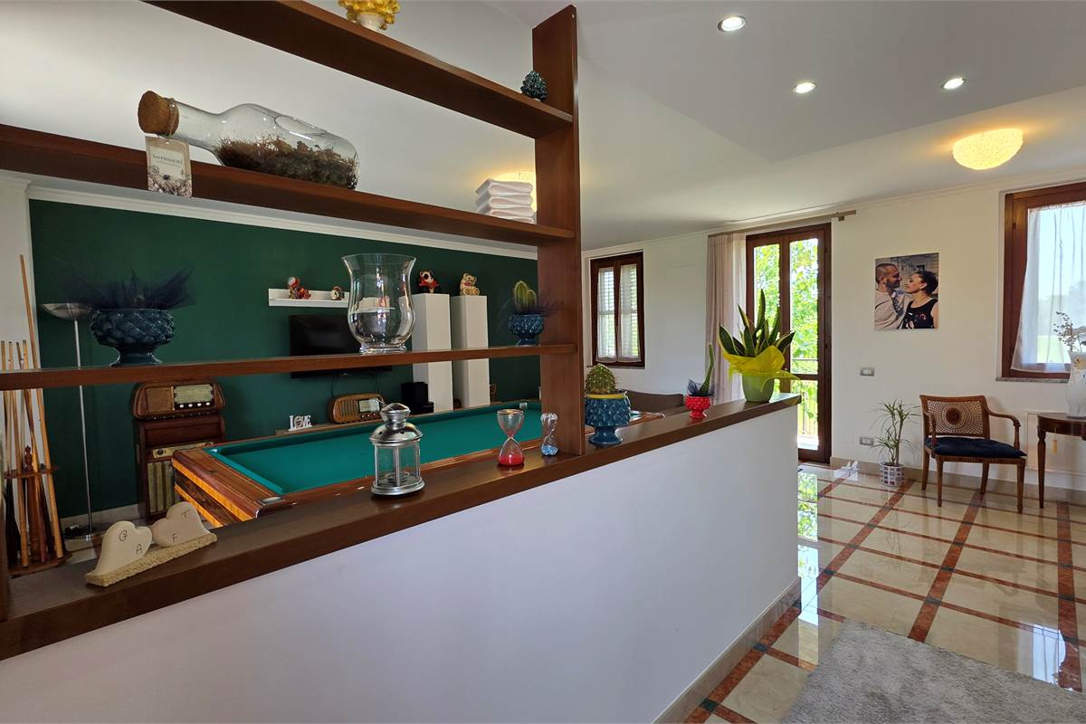 Villa Singola a Lonate Ceppino - Una Soluzione Abitativa Ideale per Famiglie Numerose