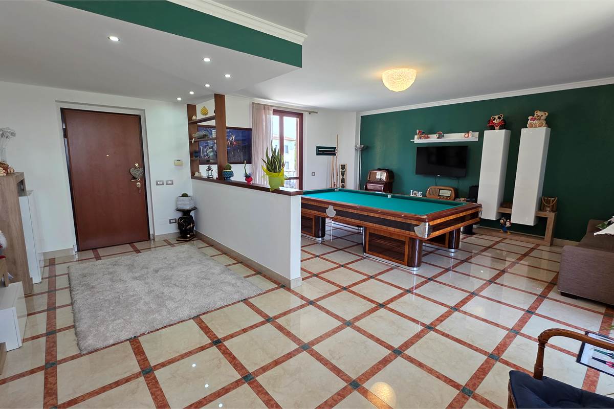 Villa Singola a Lonate Ceppino - Una Soluzione Abitativa Ideale per Famiglie Numerose