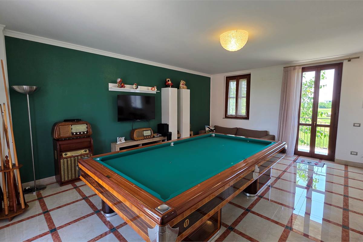 Villa Singola a Lonate Ceppino - Una Soluzione Abitativa Ideale per Famiglie Numerose