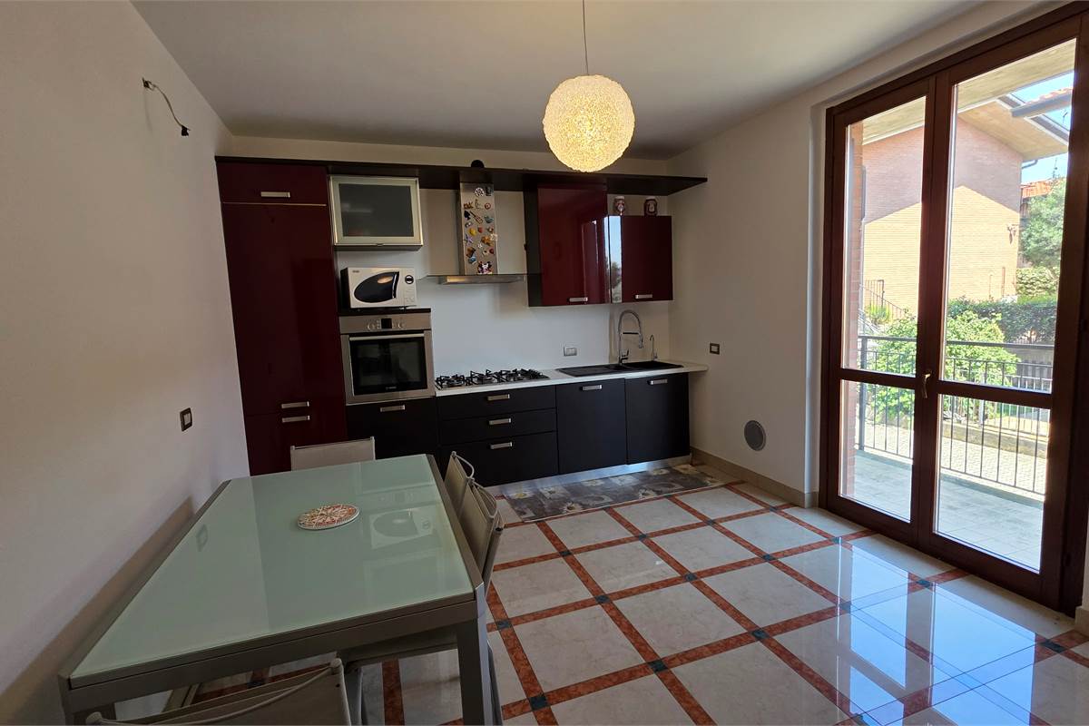 Villa Singola a Lonate Ceppino - Una Soluzione Abitativa Ideale per Famiglie Numerose
