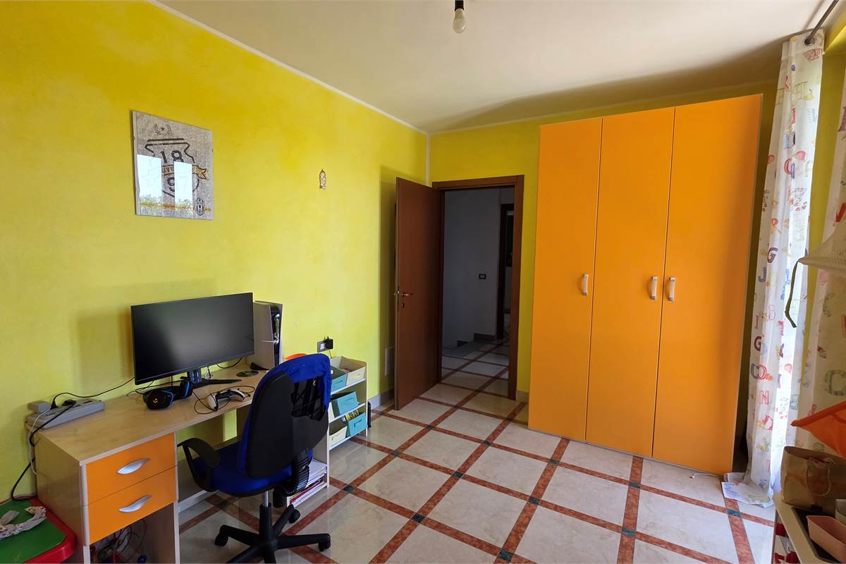 Villa Singola a Lonate Ceppino - Una Soluzione Abitativa Ideale per Famiglie Numerose