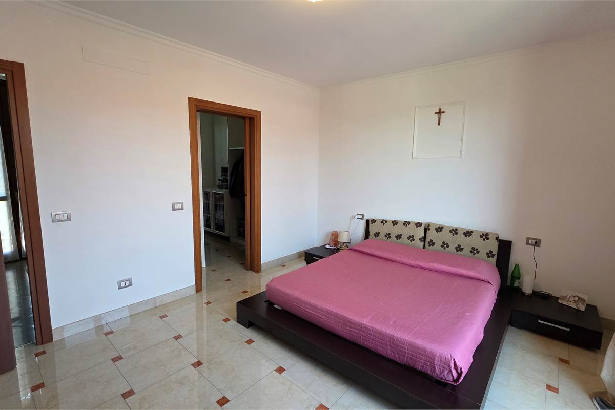Villa Singola a Lonate Ceppino - Una Soluzione Abitativa Ideale per Famiglie Numerose