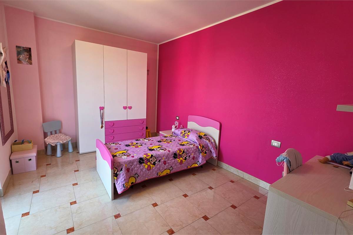 Villa Singola a Lonate Ceppino - Una Soluzione Abitativa Ideale per Famiglie Numerose