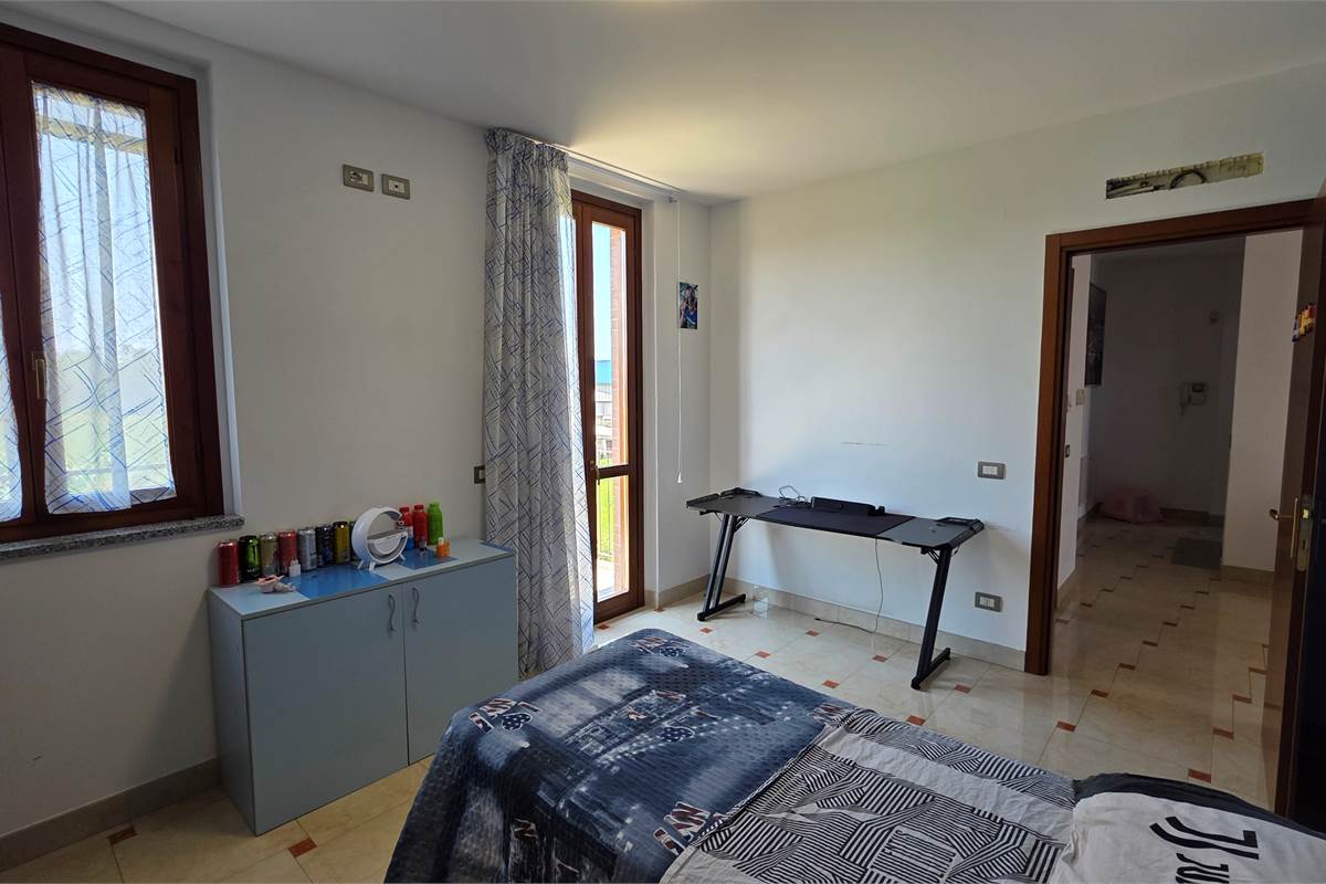 Villa Singola a Lonate Ceppino - Una Soluzione Abitativa Ideale per Famiglie Numerose