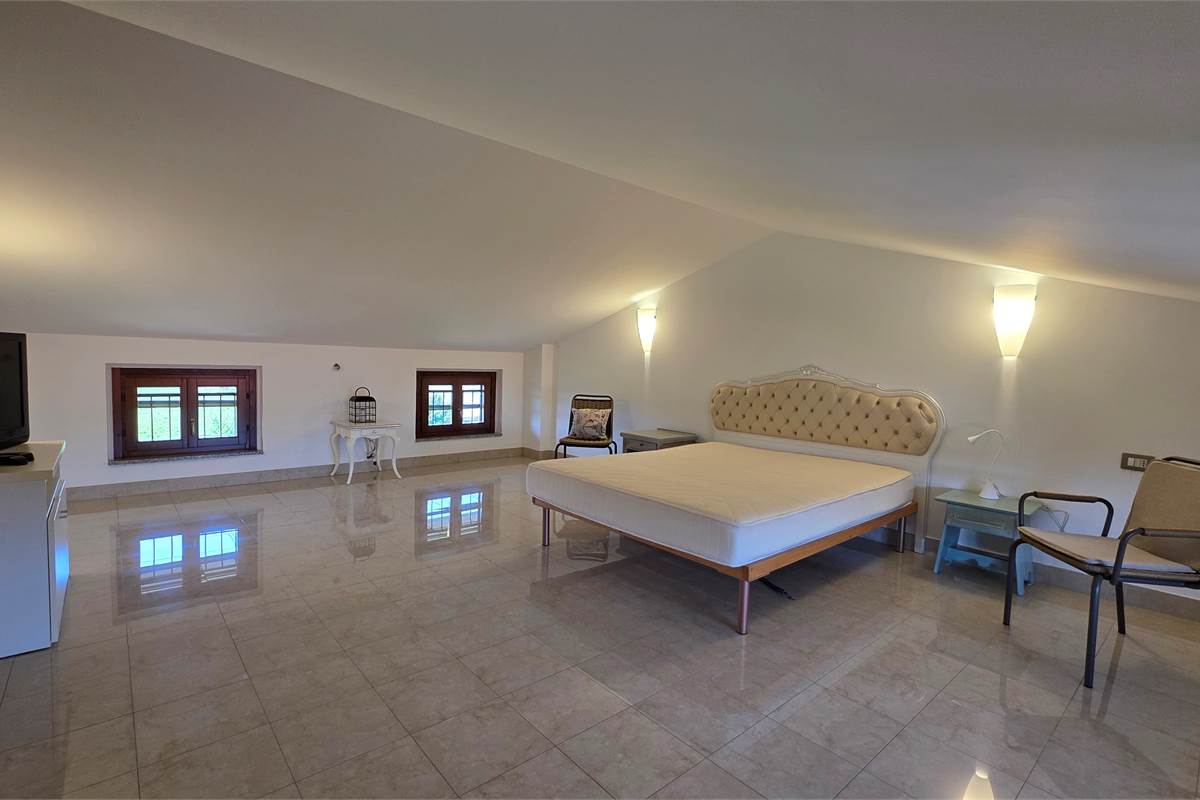 Villa Singola a Lonate Ceppino - Una Soluzione Abitativa Ideale per Famiglie Numerose