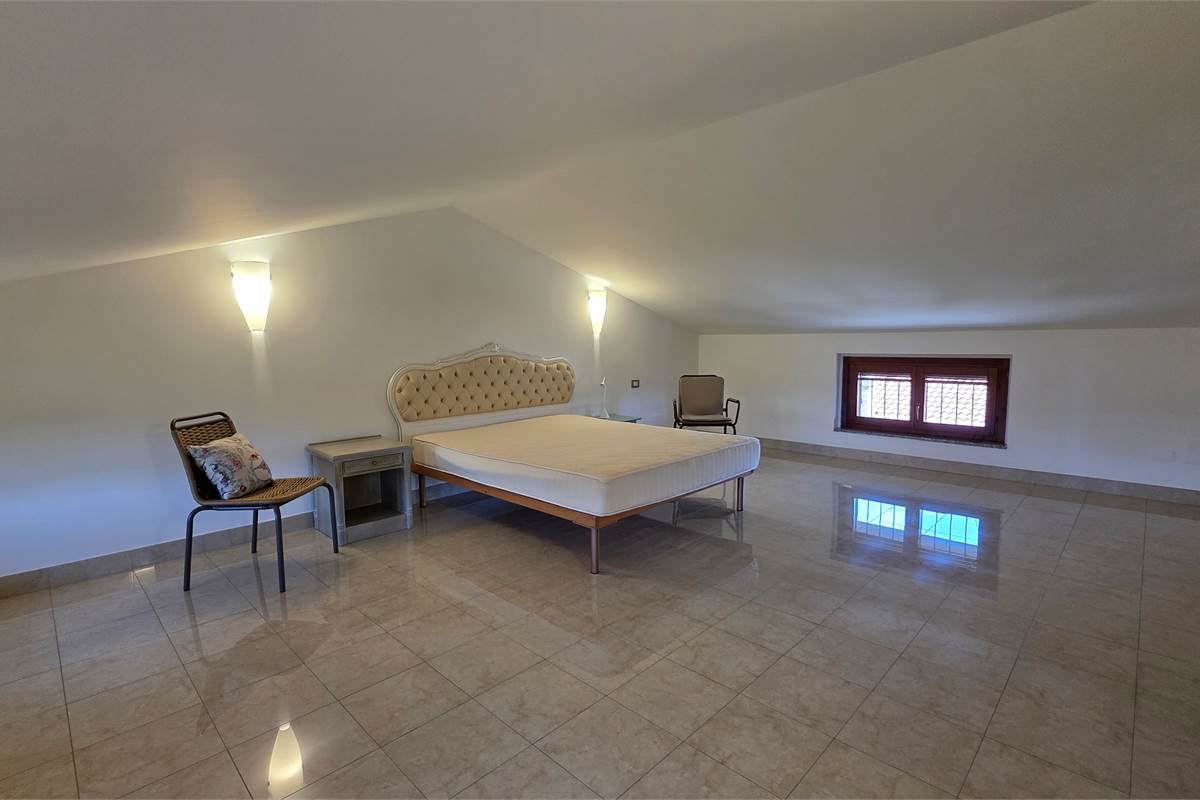 Villa Singola a Lonate Ceppino - Una Soluzione Abitativa Ideale per Famiglie Numerose