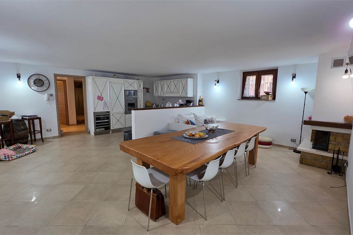 Villa Singola a Lonate Ceppino - Una Soluzione Abitativa Ideale per Famiglie Numerose