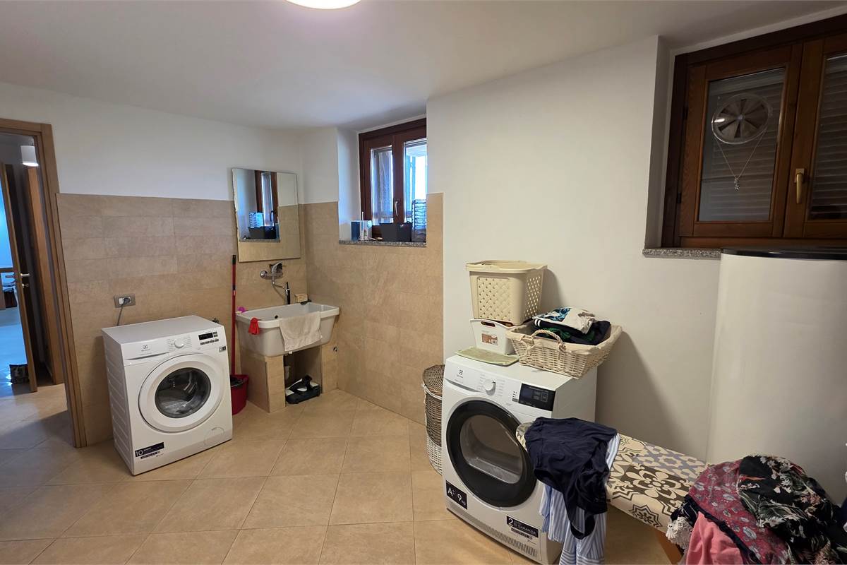 Villa Singola a Lonate Ceppino - Una Soluzione Abitativa Ideale per Famiglie Numerose