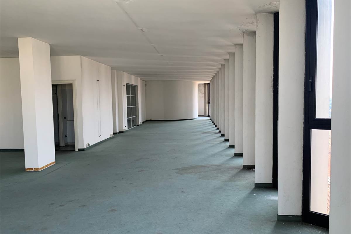 Grande ufficio direzionale a Cantu'