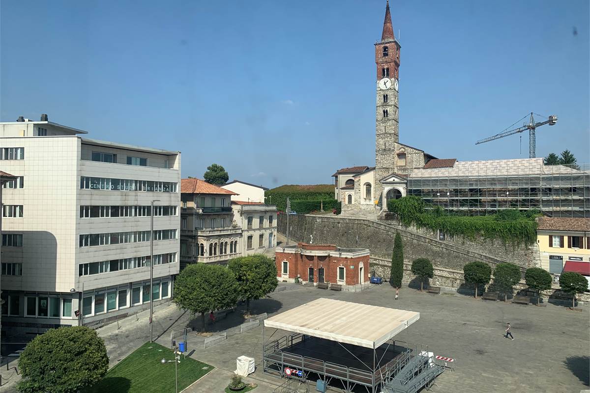 Grande ufficio direzionale a Cantu'