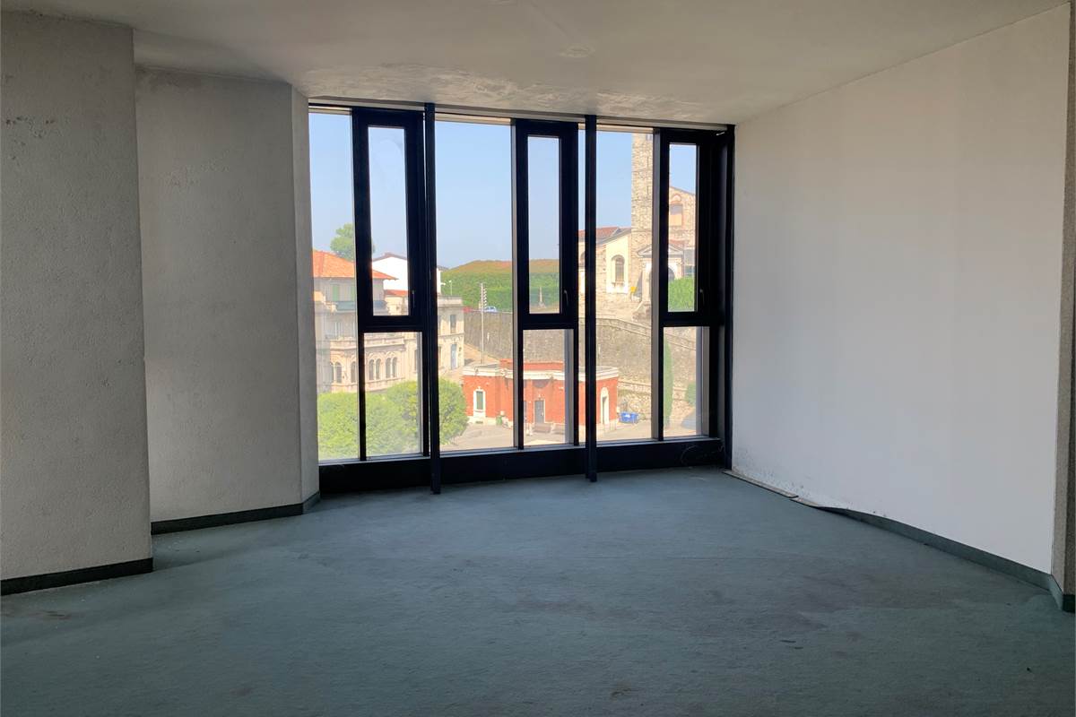 Grande ufficio direzionale a Cantu'