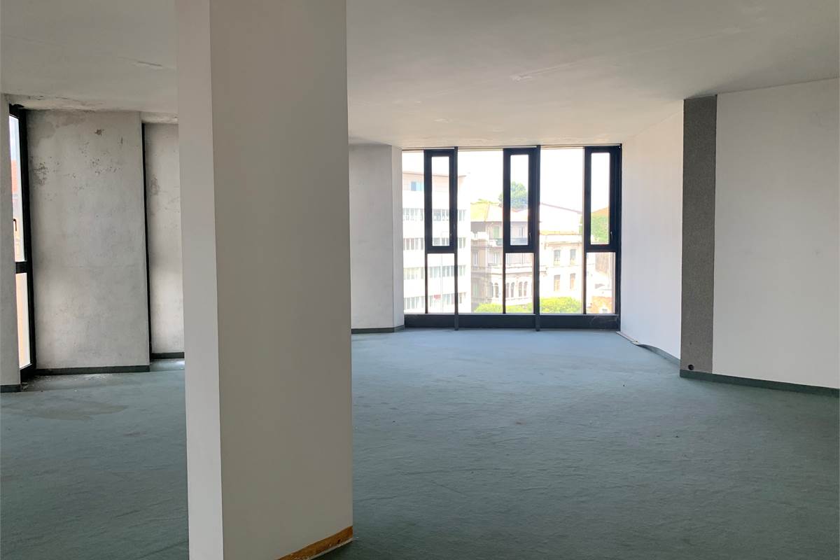 Grande ufficio direzionale a Cantu'