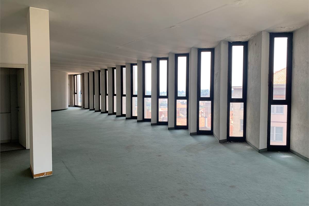 Grande ufficio direzionale a Cantu'