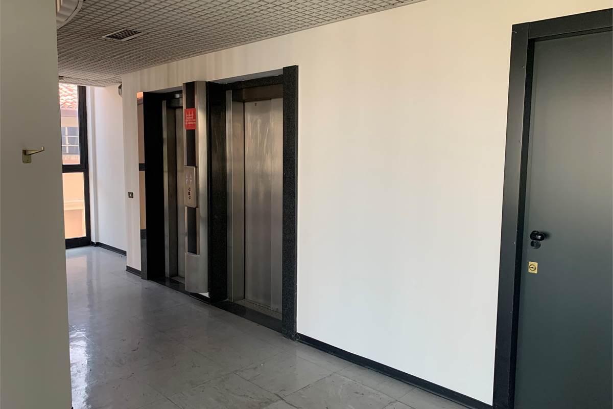 Grande ufficio direzionale a Cantu'