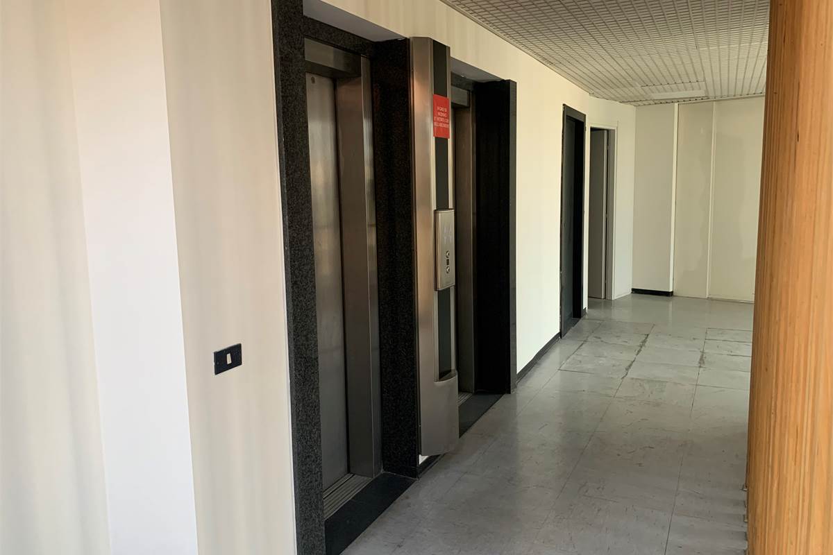 Grande ufficio direzionale a Cantu'