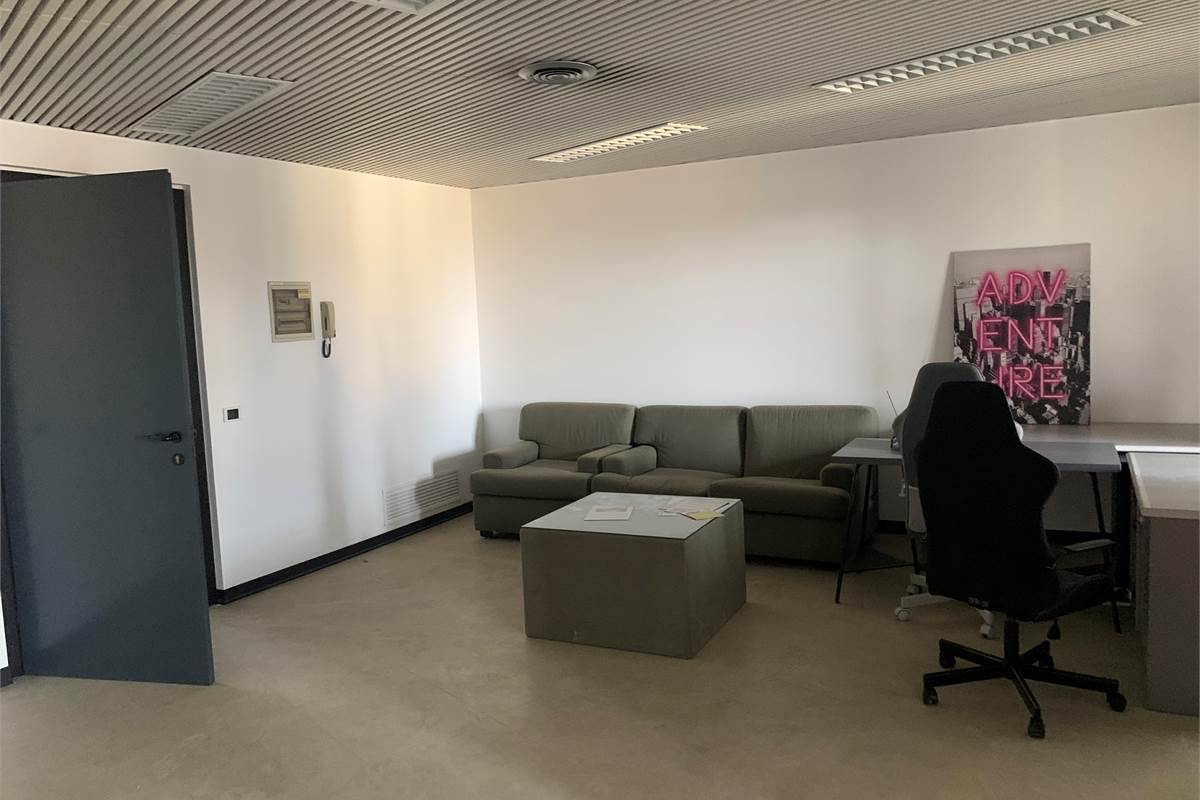 Grande ufficio direzionale a Cantu'