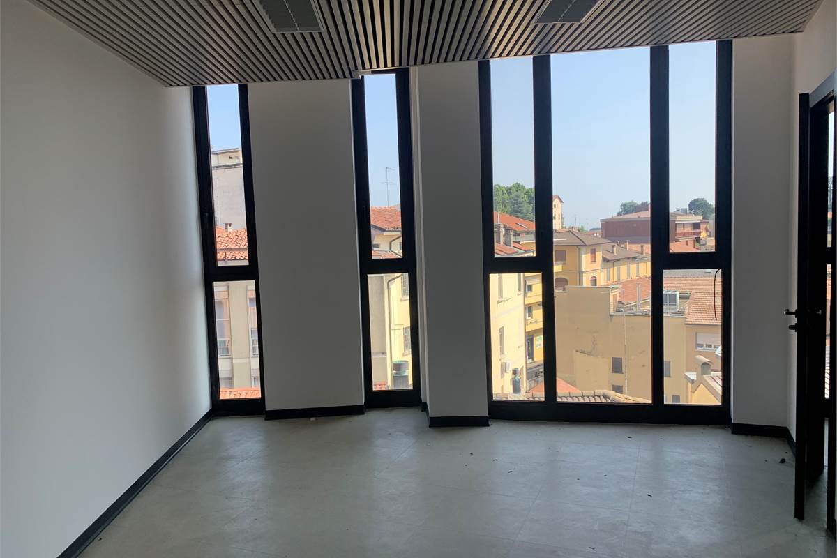 Grande ufficio direzionale a Cantu'