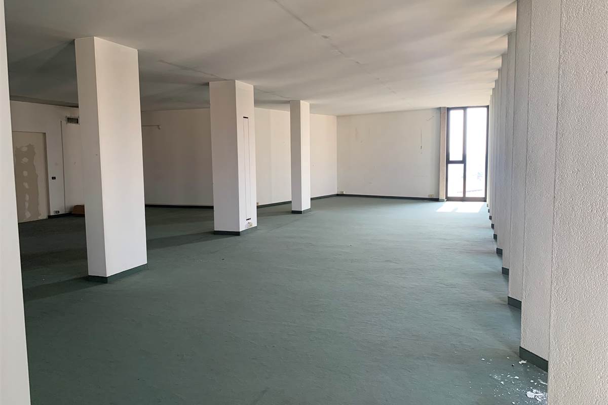 Grande ufficio direzionale a Cantu'