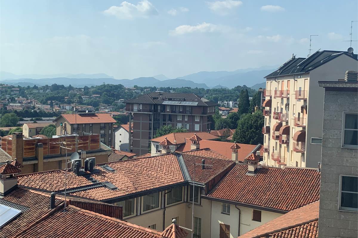 Grande ufficio direzionale a Cantu'